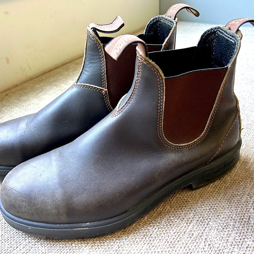 Blundstone 500 boots- very gently worn